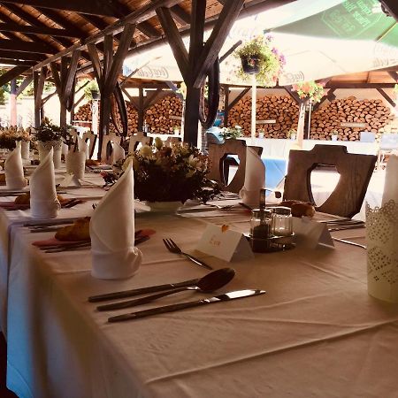 Restaurant A Penzion Pod Draci Skalou Karlštejn Εξωτερικό φωτογραφία