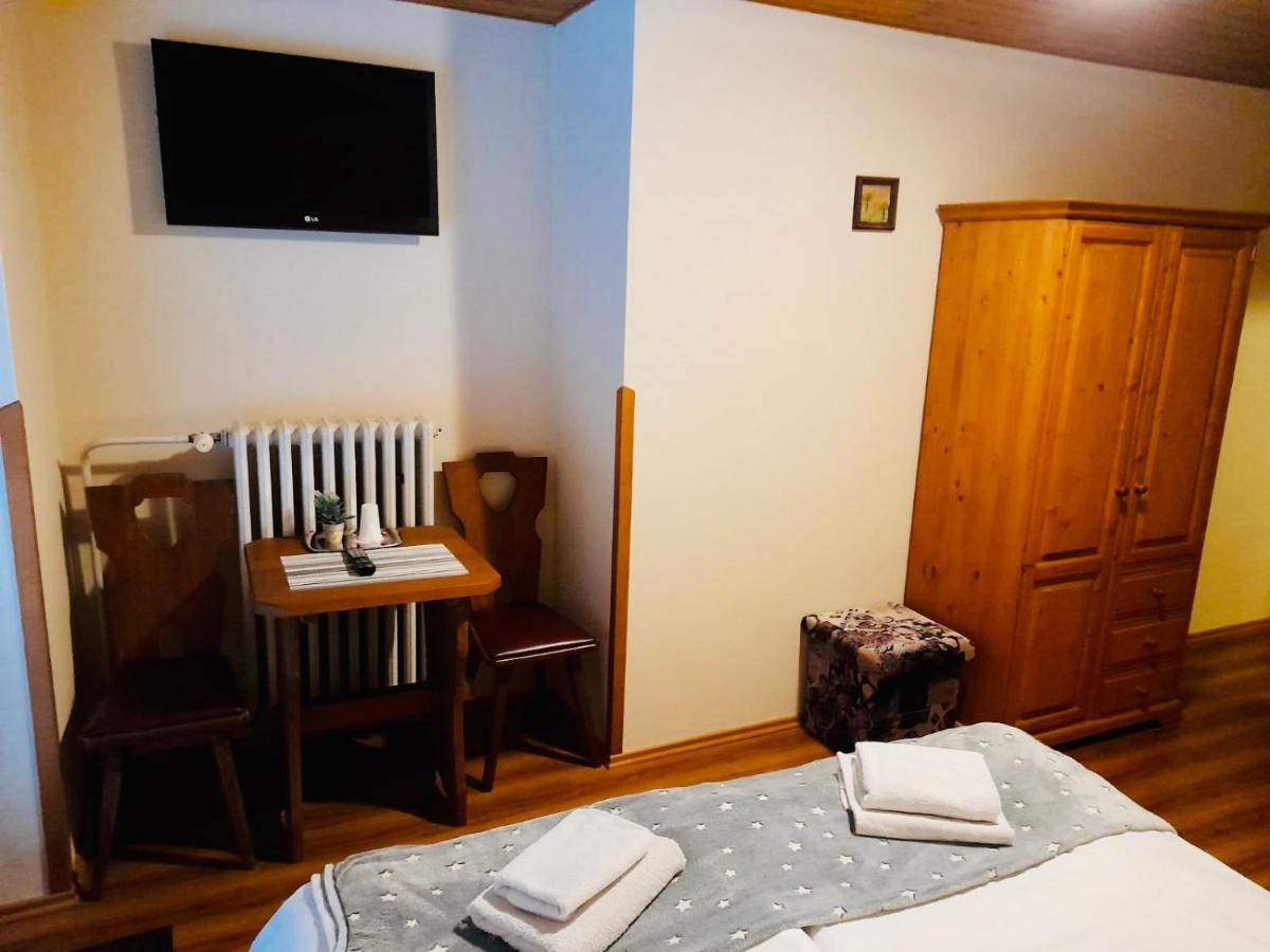 Restaurant A Penzion Pod Draci Skalou Karlštejn Εξωτερικό φωτογραφία
