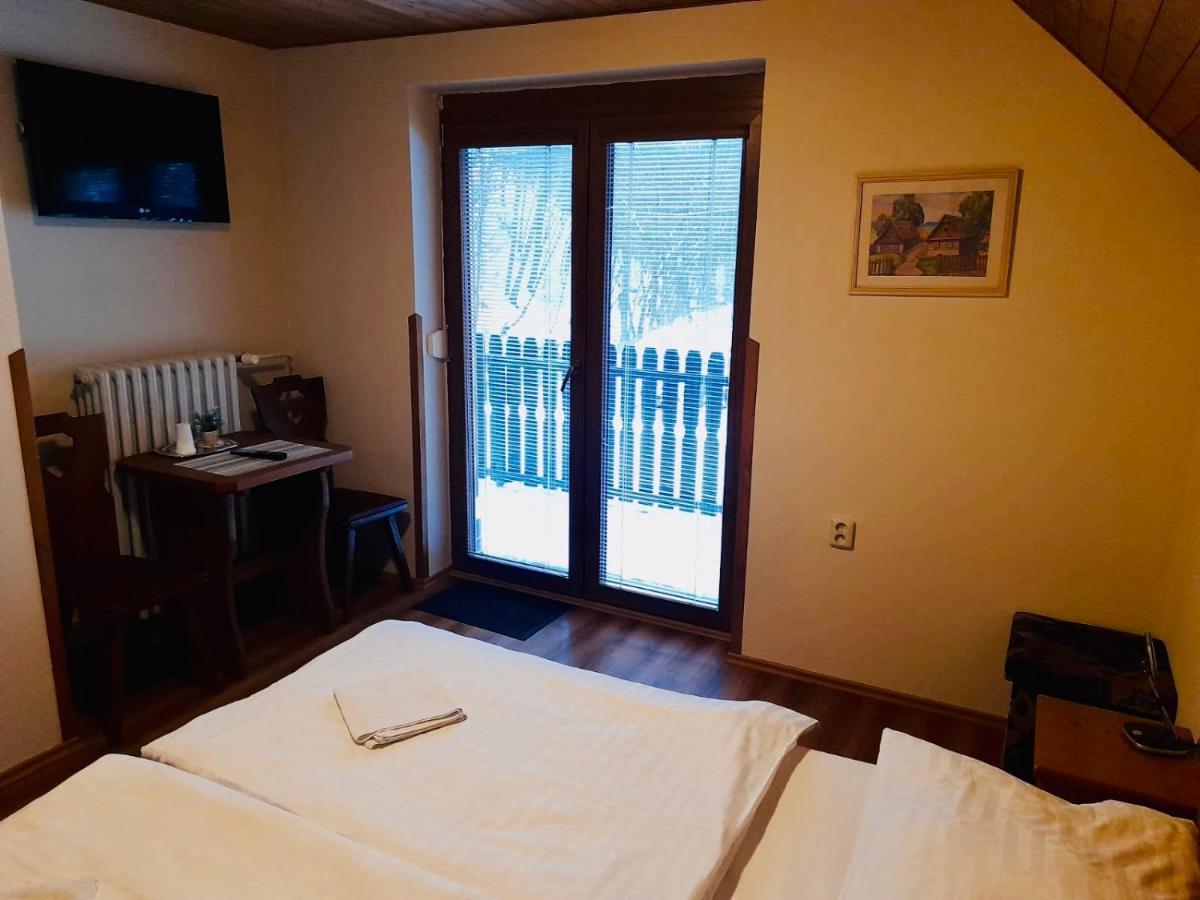 Restaurant A Penzion Pod Draci Skalou Karlštejn Εξωτερικό φωτογραφία