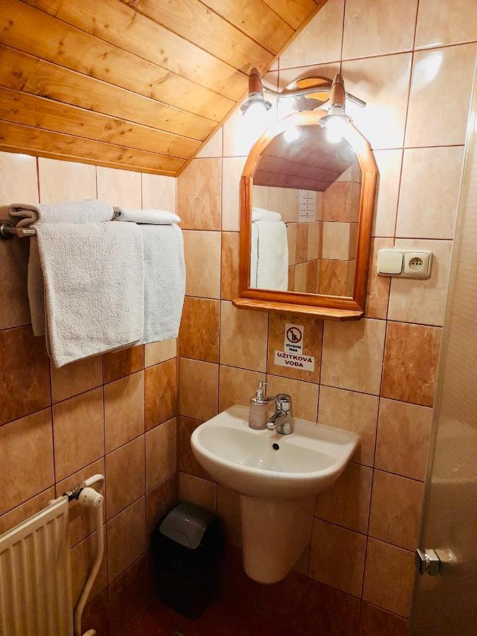 Restaurant A Penzion Pod Draci Skalou Karlštejn Εξωτερικό φωτογραφία