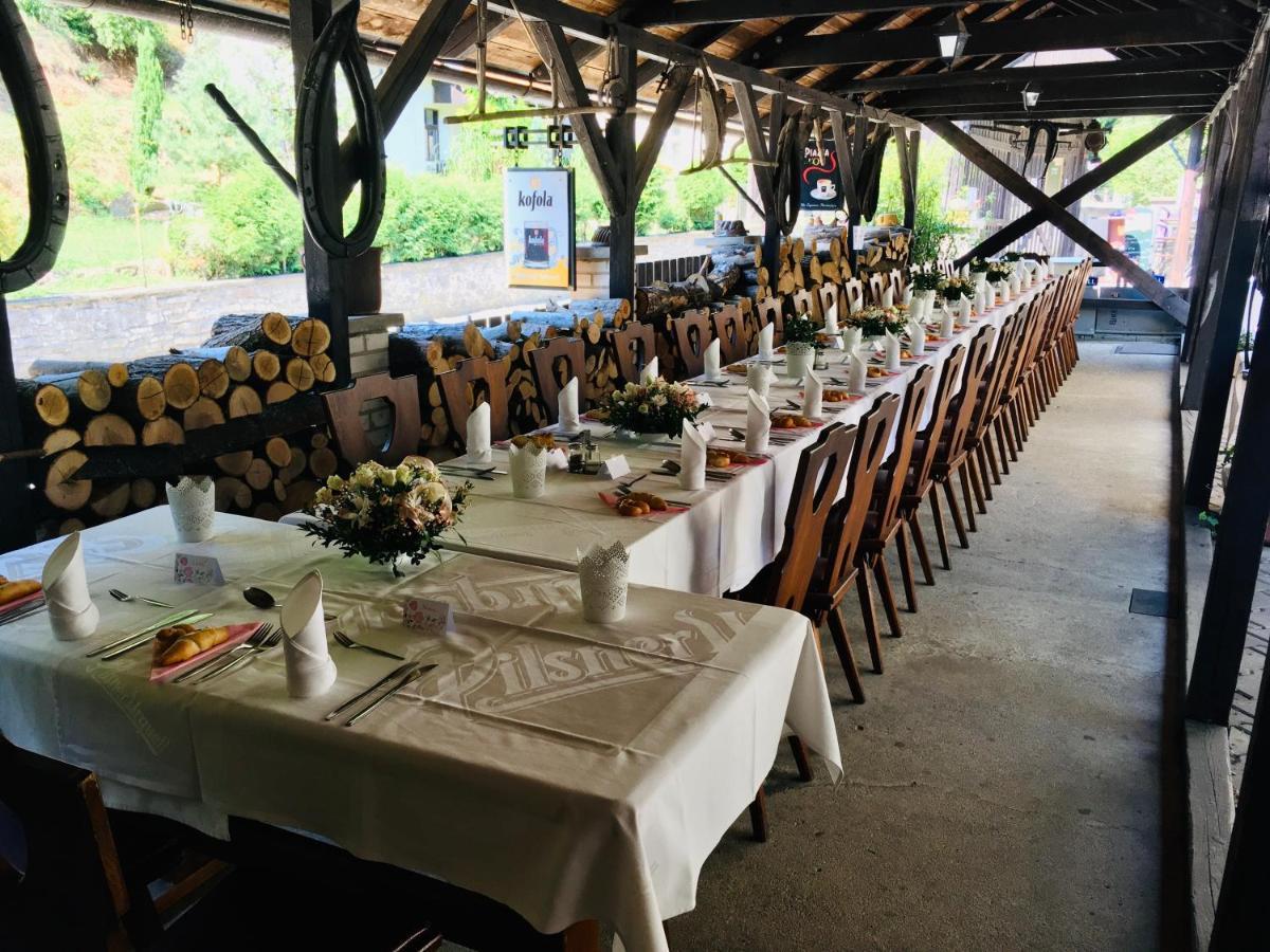 Restaurant A Penzion Pod Draci Skalou Karlštejn Εξωτερικό φωτογραφία