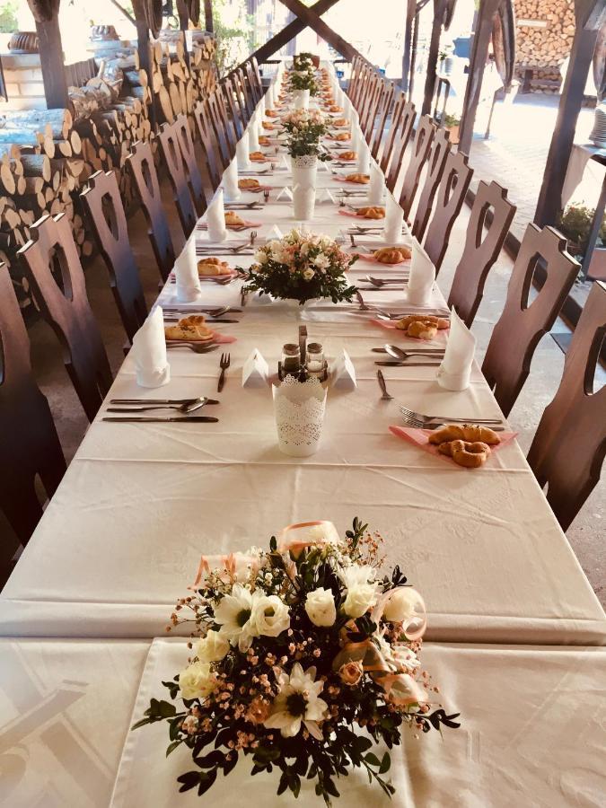 Restaurant A Penzion Pod Draci Skalou Karlštejn Εξωτερικό φωτογραφία