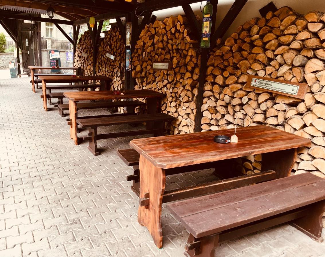 Restaurant A Penzion Pod Draci Skalou Karlštejn Εξωτερικό φωτογραφία