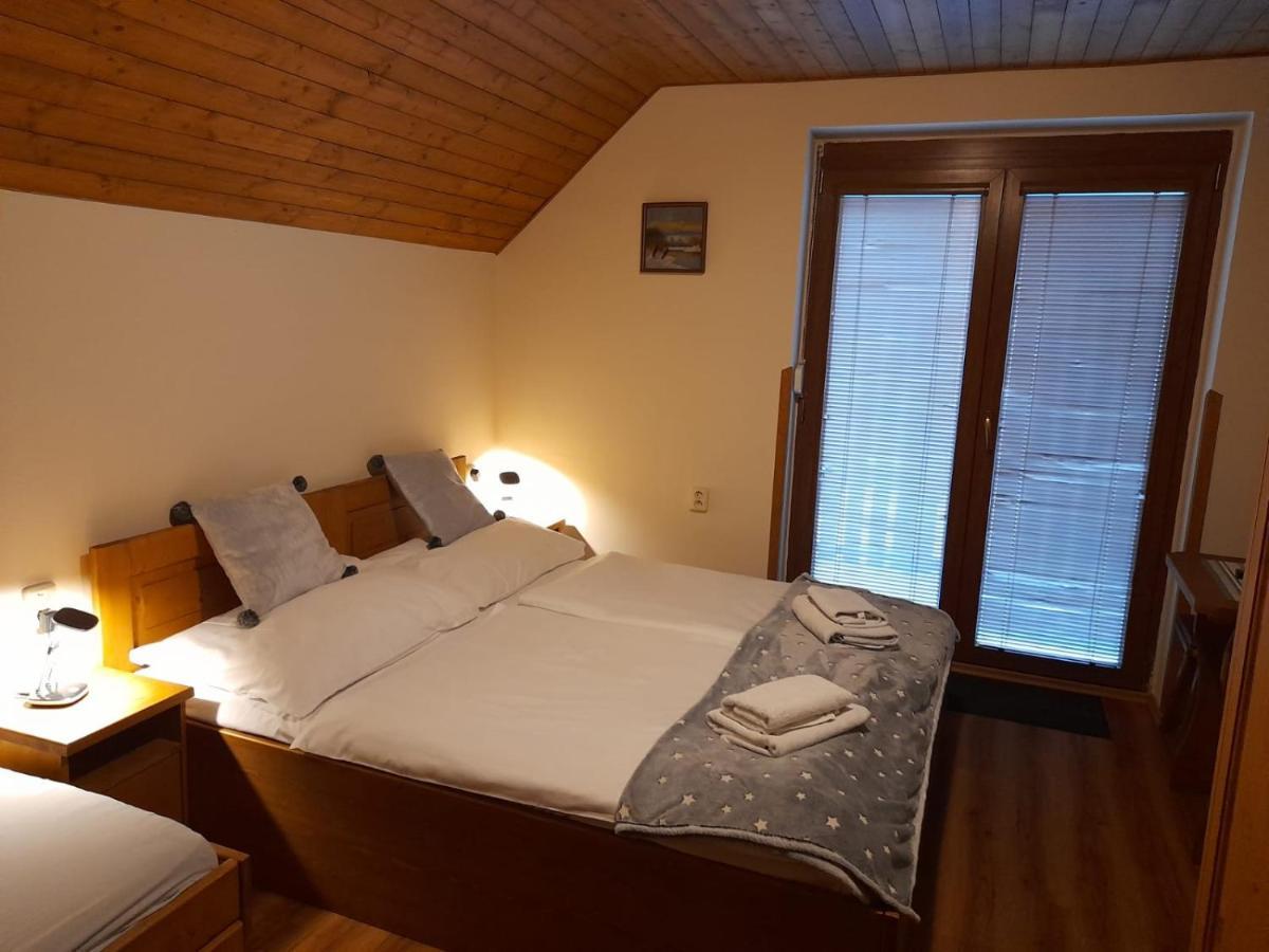 Restaurant A Penzion Pod Draci Skalou Karlštejn Εξωτερικό φωτογραφία