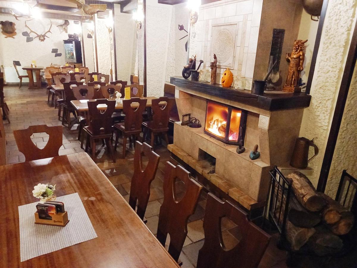 Restaurant A Penzion Pod Draci Skalou Karlštejn Εξωτερικό φωτογραφία